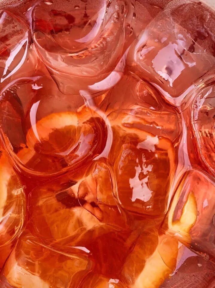 Eiswürfel im Aperitif